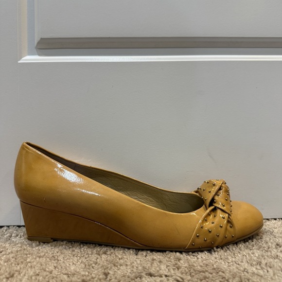 Stuart Weitzman Shoes - Stuart Weitzman Shoes Womens Size 10 Yellow Studded Bow Wedge Pumps JW73513